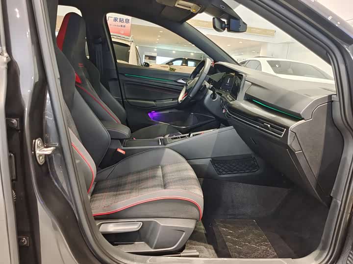 Фото 8 - Volkswagen Golf GTI