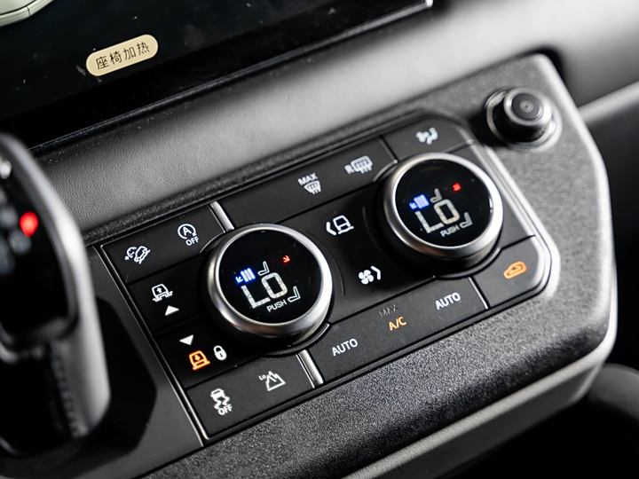 Фото 10 - Land Rover Defender