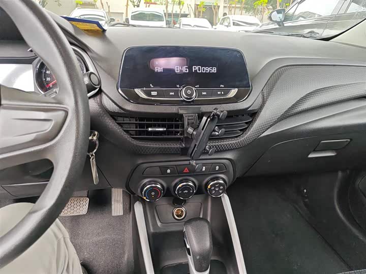 Фото 13 - Chevrolet Onix (Cavalier)