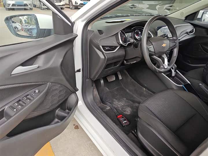 Фото 16 - Chevrolet Onix (Cavalier)