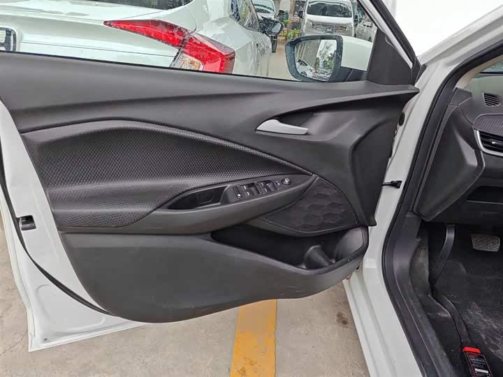 Фото 28 - Chevrolet Onix (Cavalier)