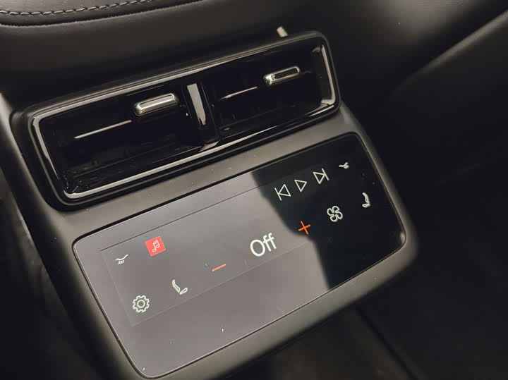 Фото 13 - Polestar 4