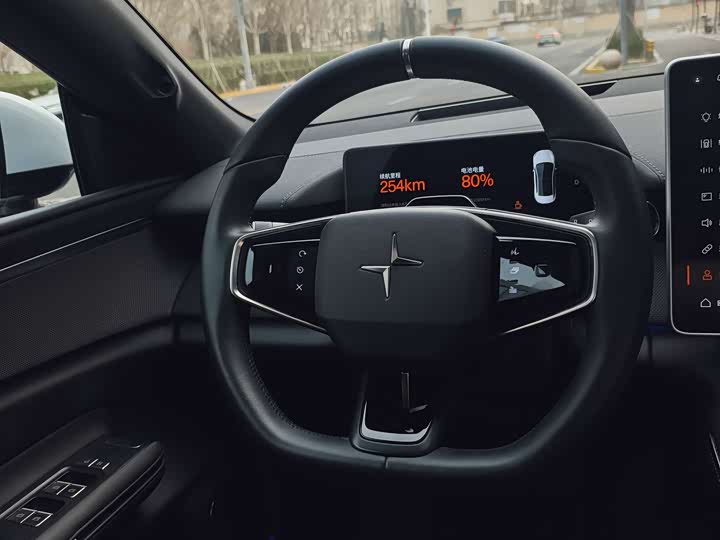 Фото 15 - Polestar 4