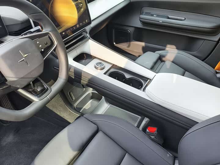 Фото 24 - Polestar 4