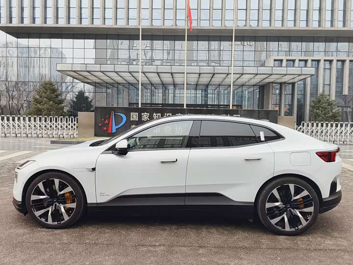 Фото 3 - Polestar 4