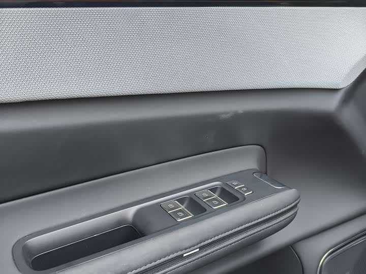 Фото 30 - Polestar 4