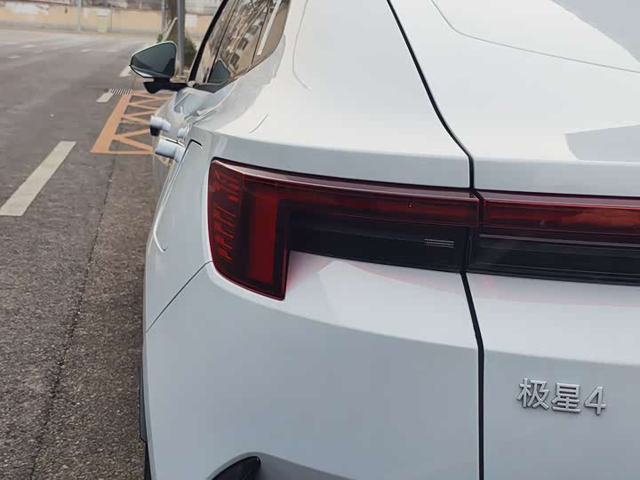 Фото 6 - Polestar 4