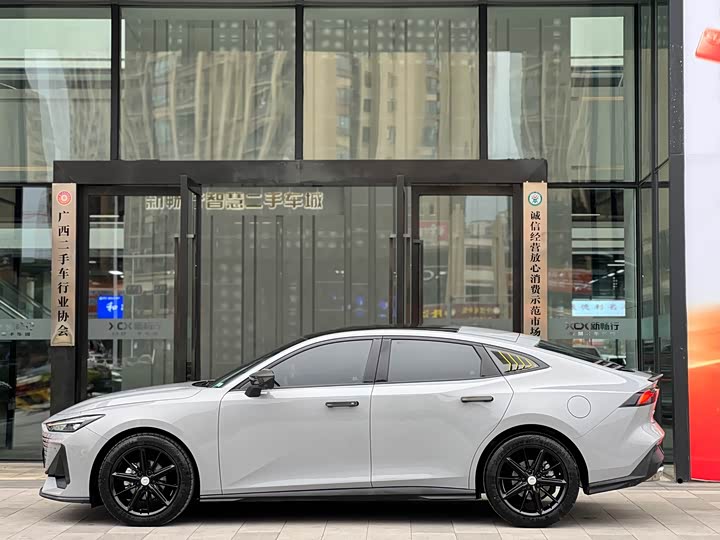 Фото 4 - Changan UNI-V