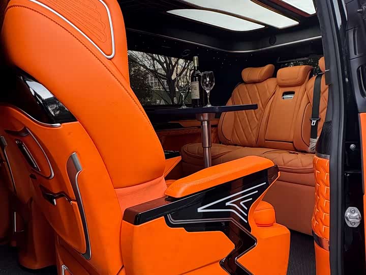 Фото 33 - Mercedes-Benz V-Class