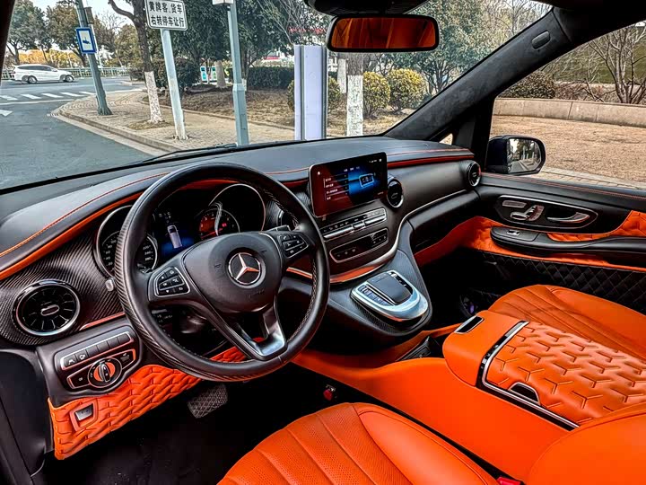 Фото 8 - Mercedes-Benz V-Class