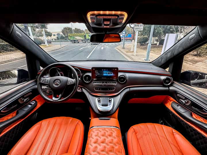 Фото 9 - Mercedes-Benz V-Class