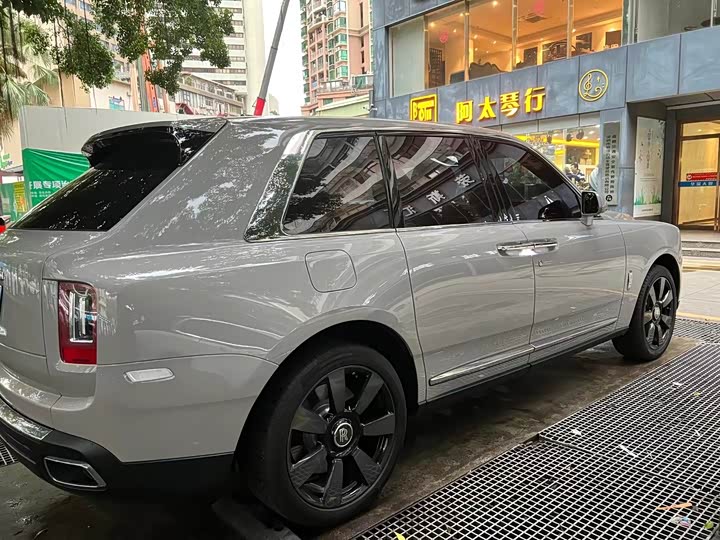 Фото 3 - Rolls-Royce Cullinan