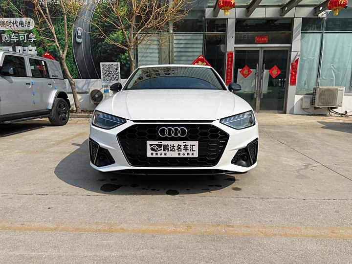 Фото 1 - Audi A4L