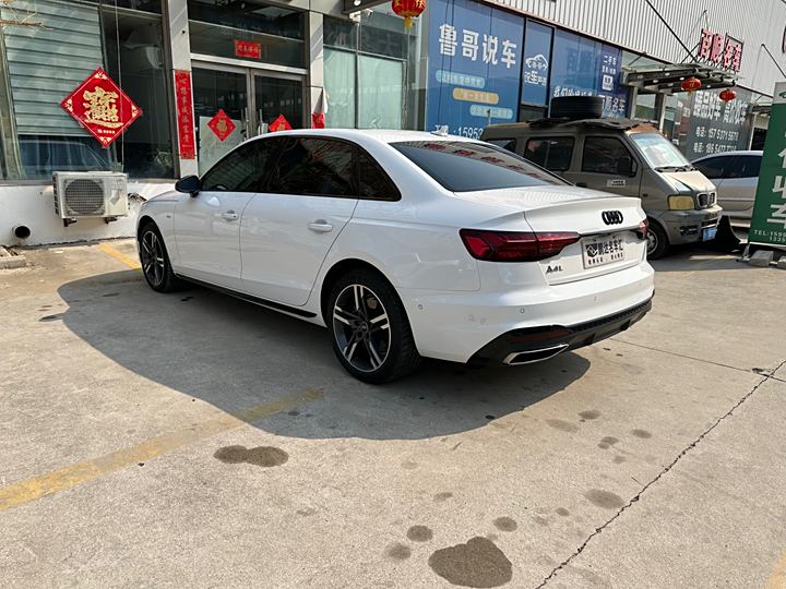 Фото 10 - Audi A4L