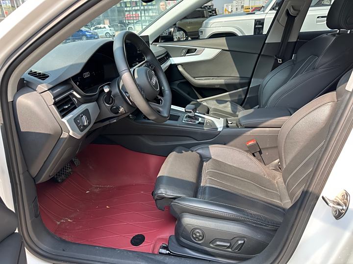 Фото 4 - Audi A4L