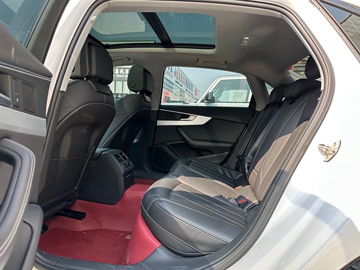 Фото 9 - Audi A4L