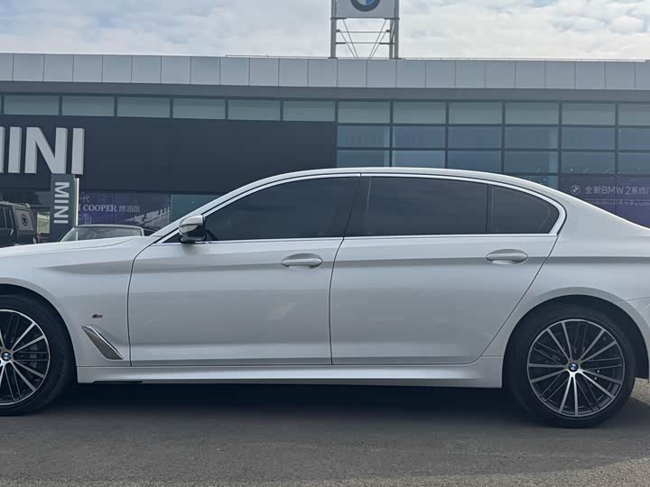 Фото 3 - BMW 5 Series