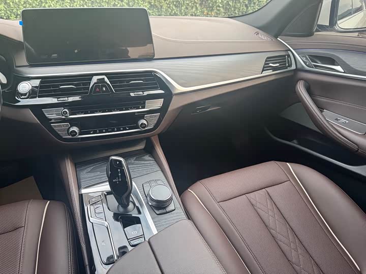 Фото 9 - BMW 5 Series