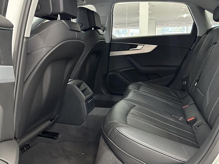 Фото 10 - Audi A4L