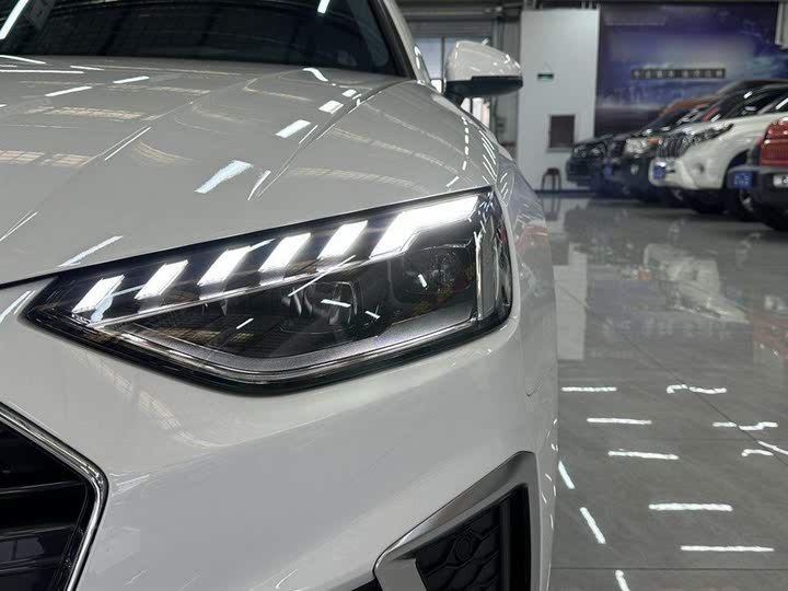 Фото 8 - Audi A4L