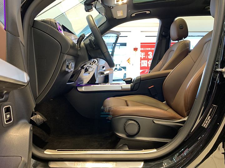 Фото 10 - Mercedes-Benz GLB-Class