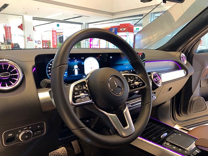 Фото 9 - Mercedes-Benz GLB-Class