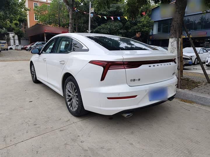 Фото 12 - Bestune B70