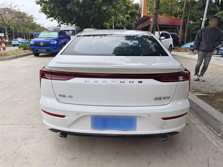 Фото 18 - Bestune B70