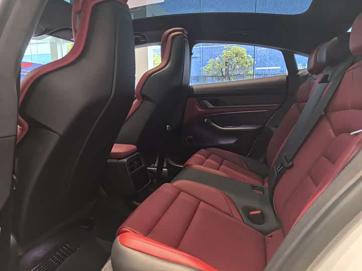 Фото 4 - Porsche Taycan