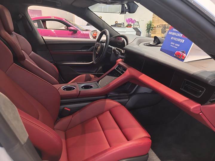 Фото 6 - Porsche Taycan