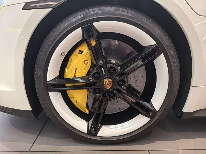 Фото 8 - Porsche Taycan