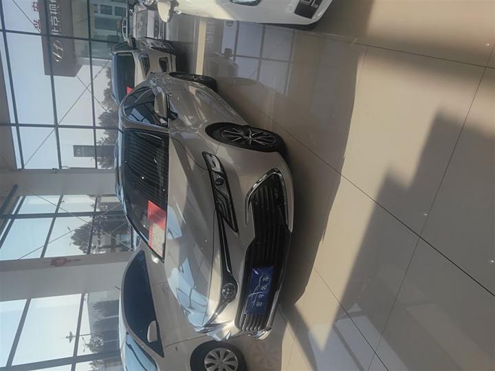 Фото 10 - Toyota Camry