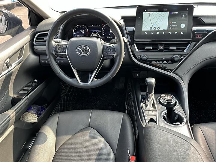 Фото 12 - Toyota Camry