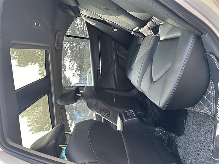 Фото 13 - Toyota Camry