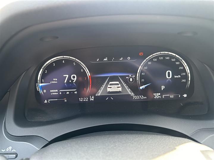 Фото 4 - Toyota Camry