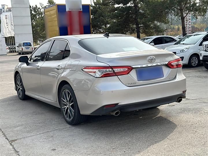 Фото 6 - Toyota Camry