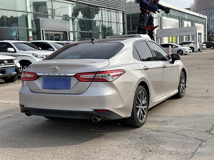 Фото 9 - Toyota Camry