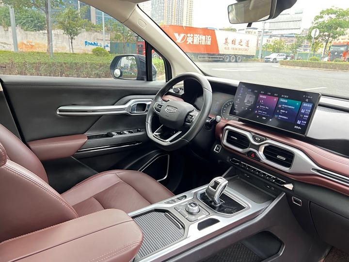 Фото 10 - Geely Okavango