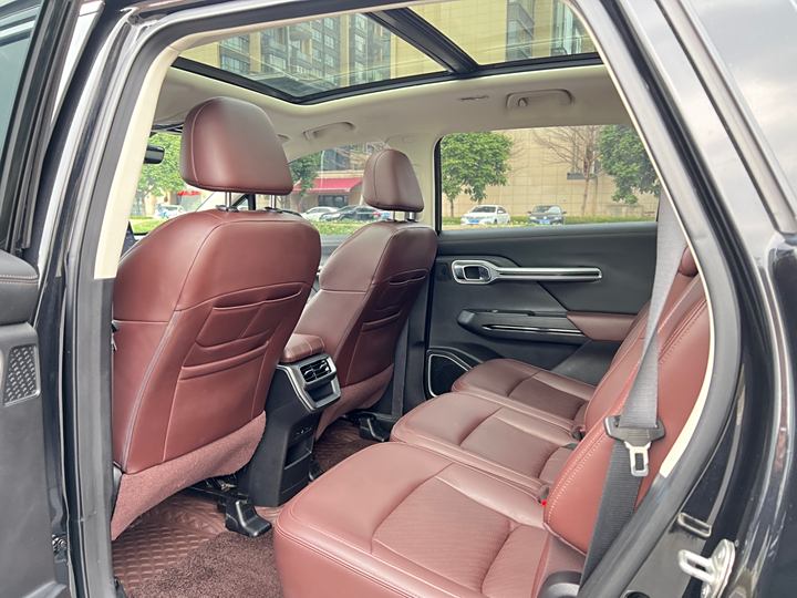 Фото 15 - Geely Okavango