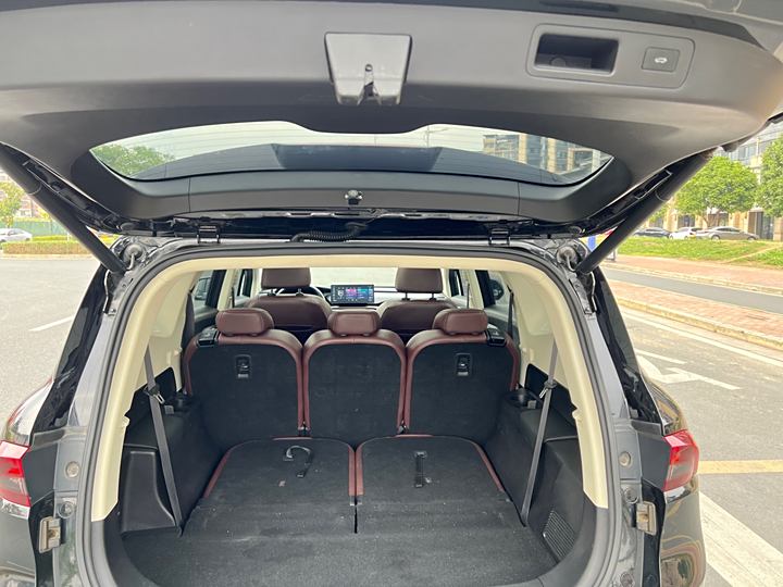 Фото 19 - Geely Okavango