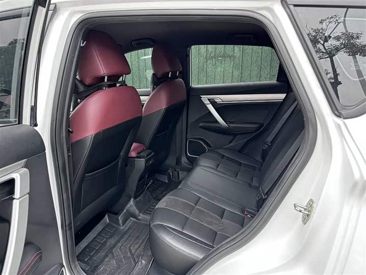 Фото 11 - Geely Coolray Hybrid