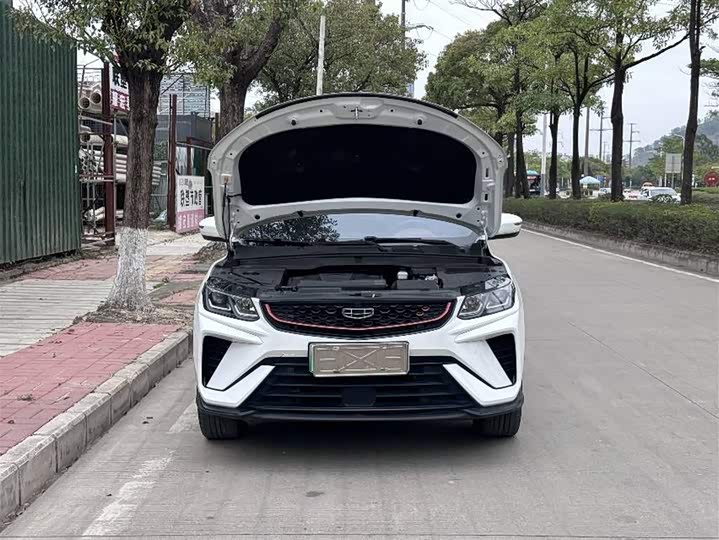 Фото 15 - Geely Coolray Hybrid