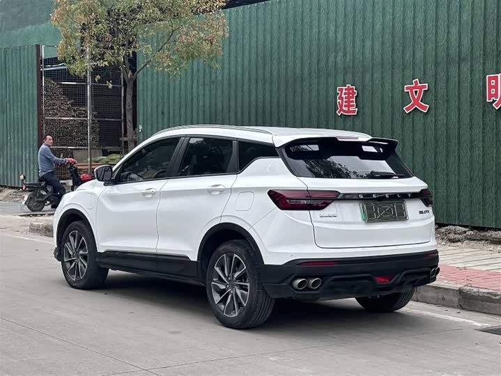 Фото 4 - Geely Coolray Hybrid