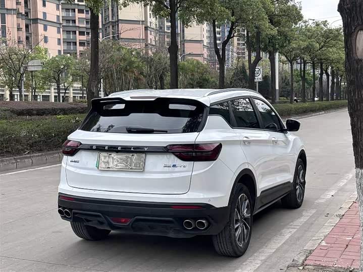 Фото 6 - Geely Coolray Hybrid