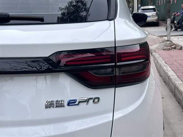 Фото 7 - Geely Coolray Hybrid