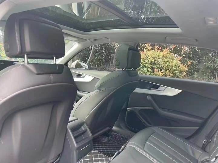 Фото 6 - Audi A4L