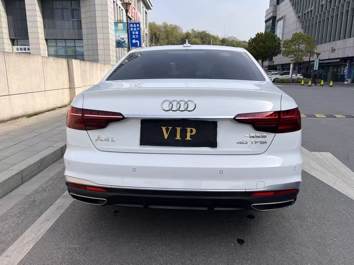 Фото 9 - Audi A4L