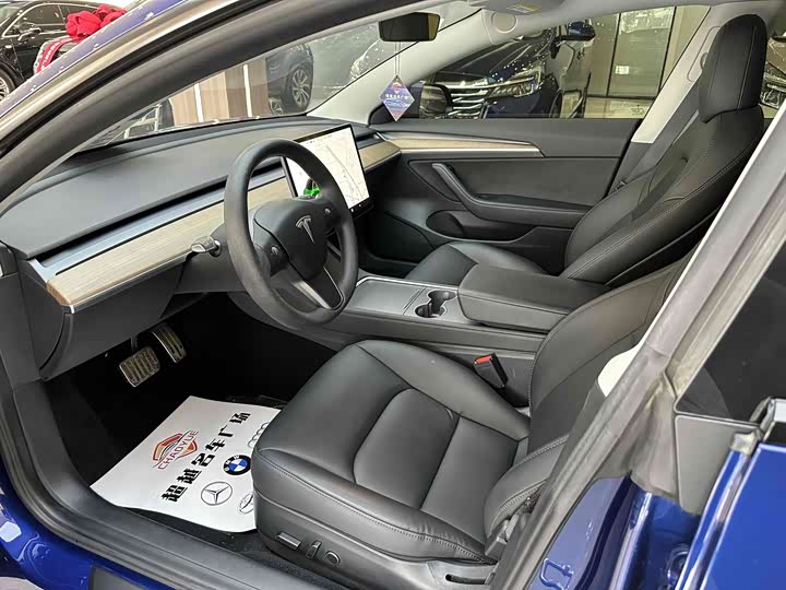 Фото 10 - Tesla Model 3