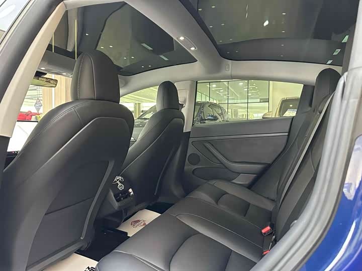 Фото 12 - Tesla Model 3