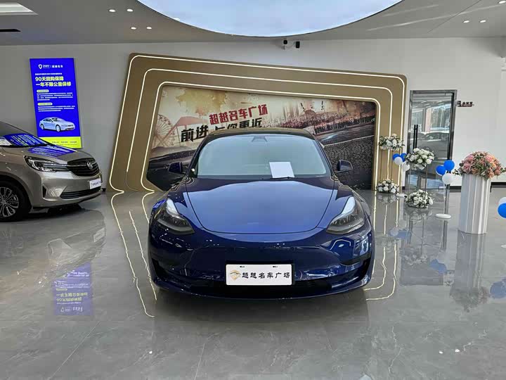 Фото 2 - Tesla Model 3